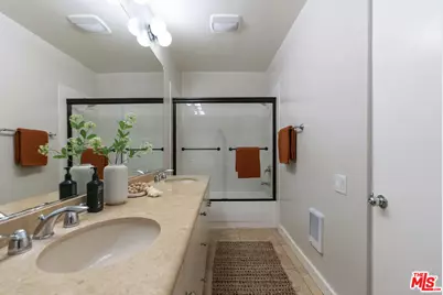 330 S Barrington Ave #201, Los Angeles, CA 90049 - Photo 28
