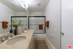 330 S Barrington Ave, Los Angeles, CA 90049 - Photo 28