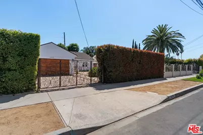 13732 Wyandotte St, Van Nuys, CA 91405 - Photo 2