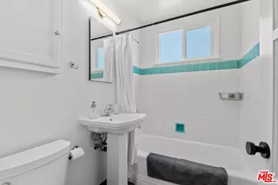 5956 W 85th Pl, Los Angeles, CA 90045 - Photo 18