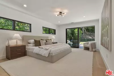 3721 Woodcliff Rd, Sherman Oaks, CA 91403 - Photo 22