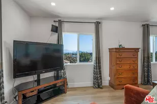4261 Palmero Blvd, Los Angeles, CA 90008 - Photo 26