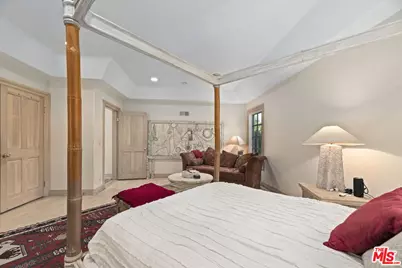 14330 Mulholland Dr, Los Angeles, CA 90077 - Photo 20