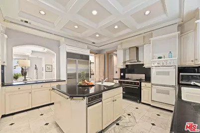 14330 Mulholland Dr, Los Angeles, CA 90077 - Photo 12