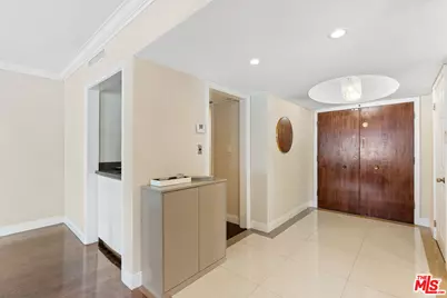 419 N Oakhurst Dr #203, Beverly Hills, CA 90210 - Photo 2