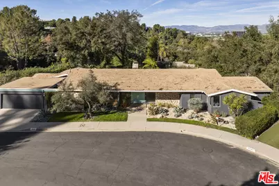 16045 Royal Mount Dr, Encino, CA 91436 - Photo 38