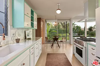 16045 Royal Mount Dr, Encino, CA 91436 - Photo 20