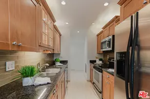 1010 Palm Ave, West Hollywood, CA 90069 - Photo 4