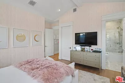 13210 Haney Pl, Los Angeles, CA 90049 - Photo 46