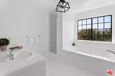 7321 Westlawn Ave, Los Angeles, CA 90045 - Photo 10
