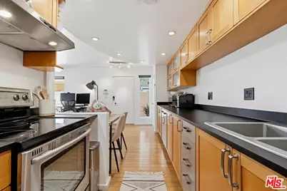 970 Palm Ave #101, West Hollywood, CA 90069 - Photo 20