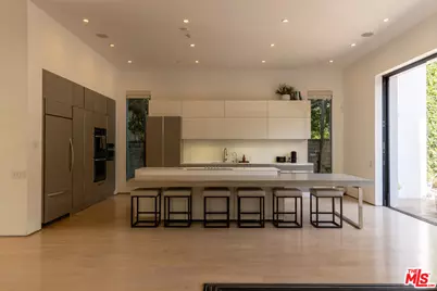 132 N Laurel Ave, Los Angeles, CA 90048 - Photo 18