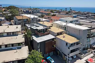 472 Rosecrans Ave, Manhattan Beach, CA 90266 - Photo 1