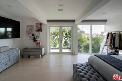 9340 Readcrest Dr, Beverly Hills, CA 90210 - Photo 30