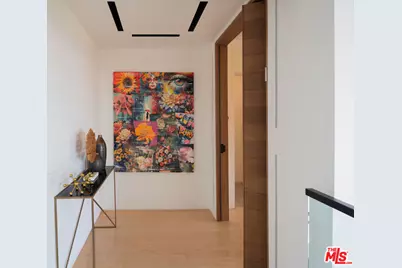 9340 Readcrest Dr, Beverly Hills, CA 90210 - Photo 16