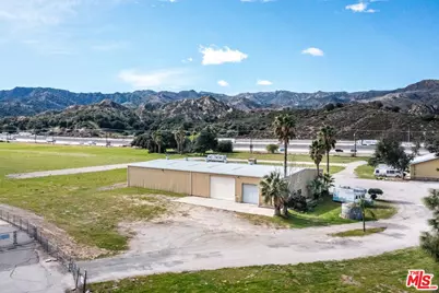 24924 Hawkbryn Ave, Newhall, CA 91321 - Photo 4
