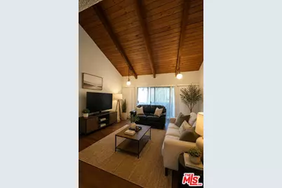8601 International Ave #210, Canoga Park, CA 91304 - Photo 6