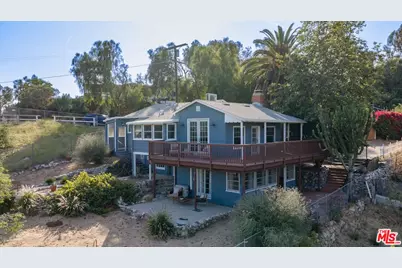 9866 McBroom St, Los Angeles, CA 91040 - Photo 2