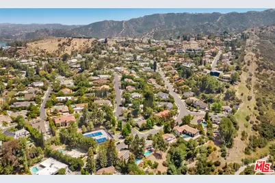 18360 Lake Encino Dr, Encino, CA 91316 - Photo 52