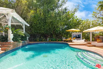 4152 Falling Leaf Dr, Encino, CA 91316 - Photo 24