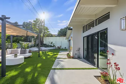 4600 Don Quixote Dr, Los Angeles, CA 90008 - Photo 54