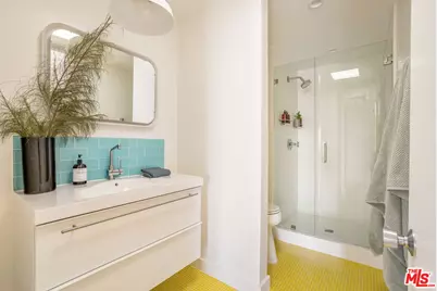 1260 S Beverly Glen Blvd #405, Los Angeles, CA 90024 - Photo 22