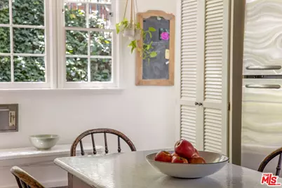5630 Spreading Oak Dr, Los Angeles, CA 90068 - Photo 14
