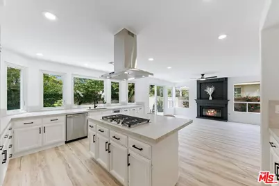 2211 Pebble Beach Trl, Oxnard, CA 93036 - Photo 10