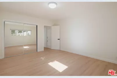 13022 Aetna St, Los Angeles, CA 91401 - Photo 16
