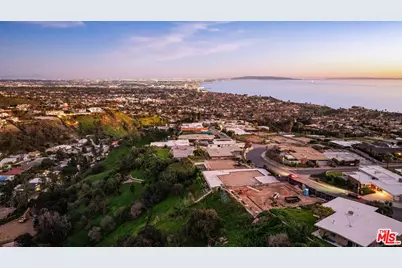 1260 Lachman Ln, Pacific Palisades, CA 90272 - Photo 20