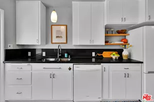 5226 Village Green, Los Angeles, CA 90016 - Photo 18
