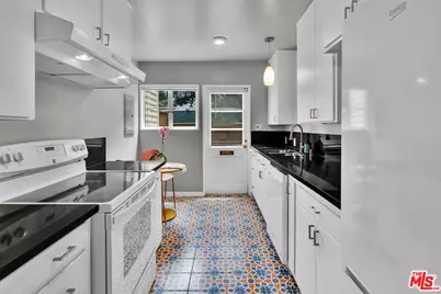 5226 Village Green, Los Angeles, CA 90016 - Photo 12
