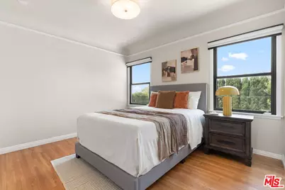 5853 S La Brea Ave, Los Angeles, CA 90056 - Photo 10