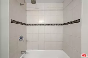 18645 Hatteras St, Tarzana, CA 91356 - Photo 6