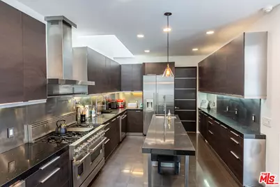 12148 Travis St, Los Angeles, CA 90049 - Photo 10