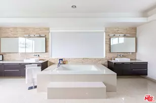 12148 Travis St, Los Angeles, CA 90049 - Photo 2