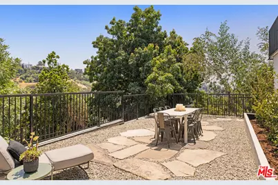 2168 Princeton Ave, Los Angeles, CA 90026 - Photo 32