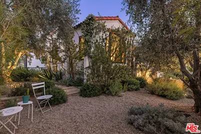 2168 Princeton Ave, Los Angeles, CA 90026 - Photo 32