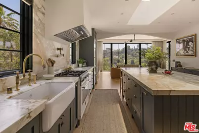 2168 Princeton Ave, Los Angeles, CA 90026 - Photo 14
