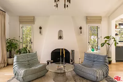2168 Princeton Ave, Los Angeles, CA 90026 - Photo 12