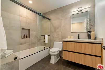 20748 Burbank Blvd, Woodland Hills, CA 91367 - Photo 16