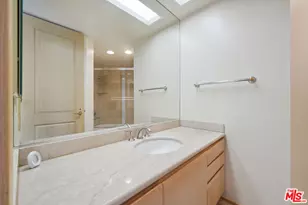 10490 Wilshire Blvd, Los Angeles, CA 90024 - Photo 22