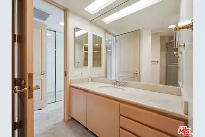 10490 Wilshire Blvd #1402, Los Angeles, CA 90024 - Photo 24