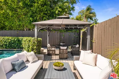 2402 Hollyridge Dr, Los Angeles, CA 90068 - Photo 18