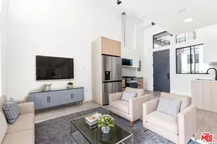 11013 Hartsook St, North Hollywood, CA 91601 - Photo 2
