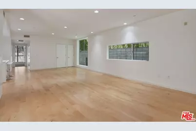 825 N Kings Rd #1, West Hollywood, CA 90069 - Photo 2