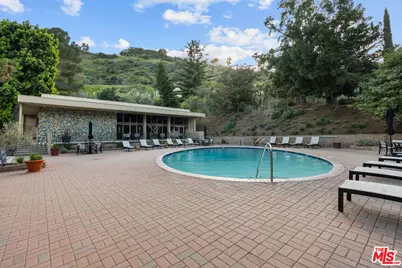 6752 Hillpark Dr #202, Los Angeles, CA 90068 - Photo 10