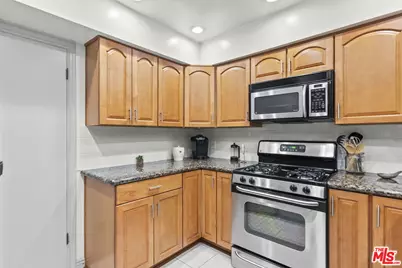 6752 Hillpark Dr #202, Los Angeles, CA 90068 - Photo 28