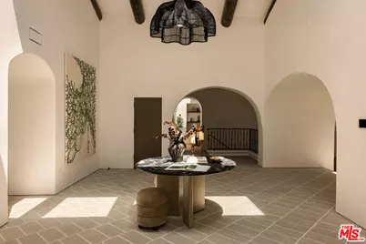 17647 Belinda St, Encino, CA 91316 - Photo 2