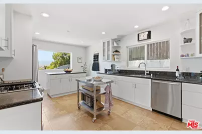 11776 Laurelcrest Dr, Studio City, CA 91604 - Photo 6